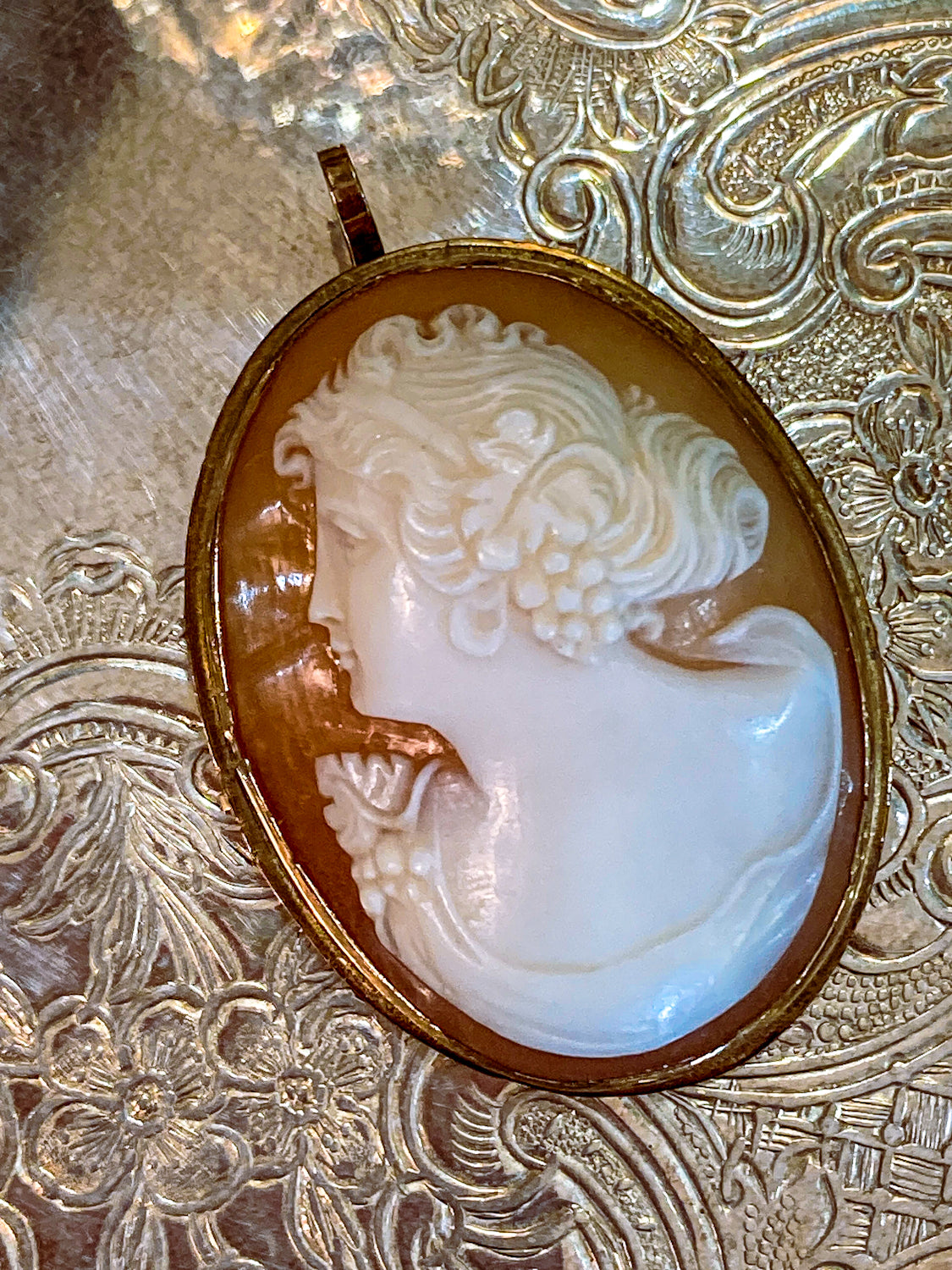 Antique 14K Gold Oval Carved Shell Cameo Convertible Brooch Pin Pendant