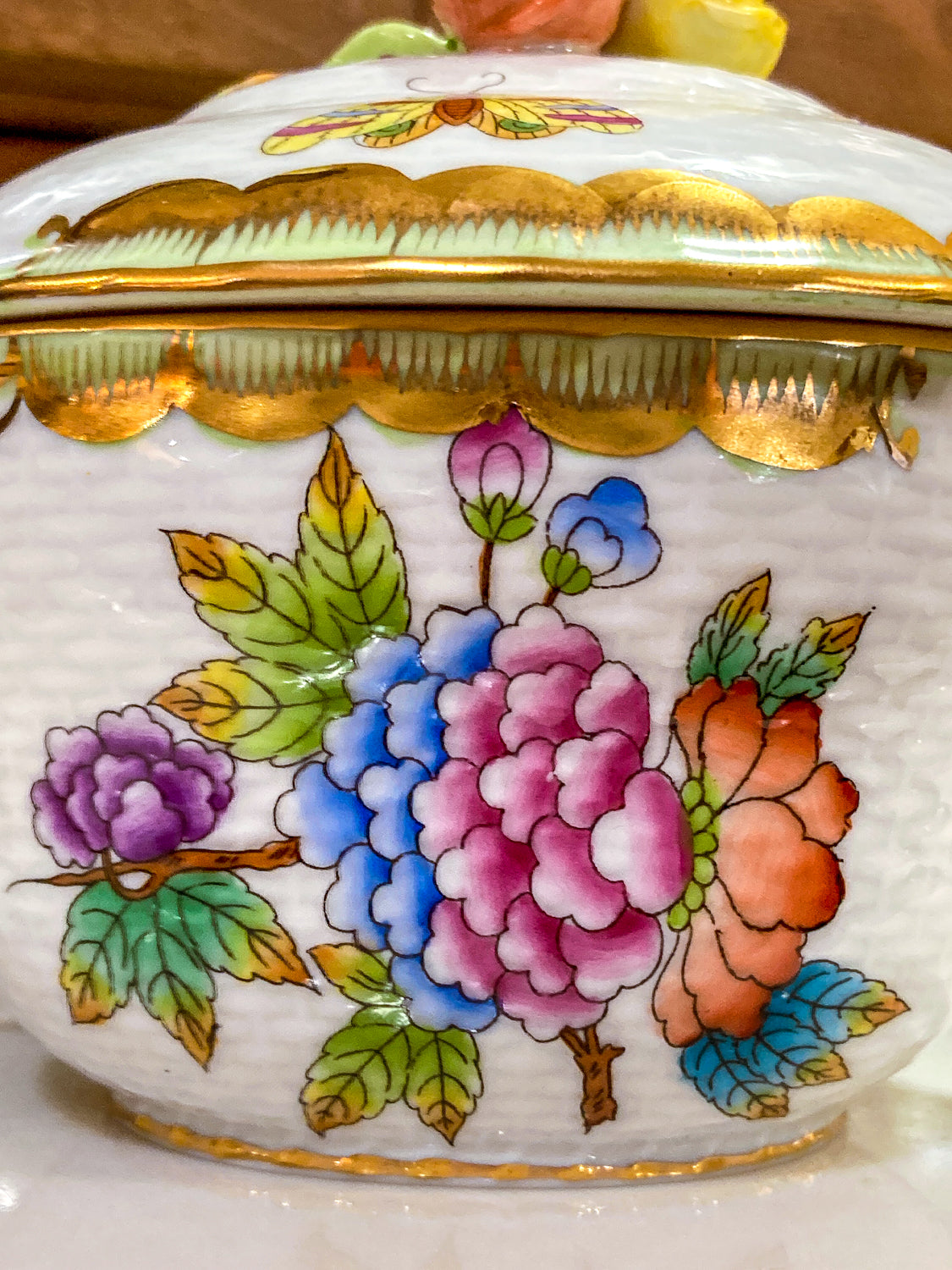 Miniature Queen Victoria Pattern Herend Hand Painted Porcelain Bonbonniere Jar