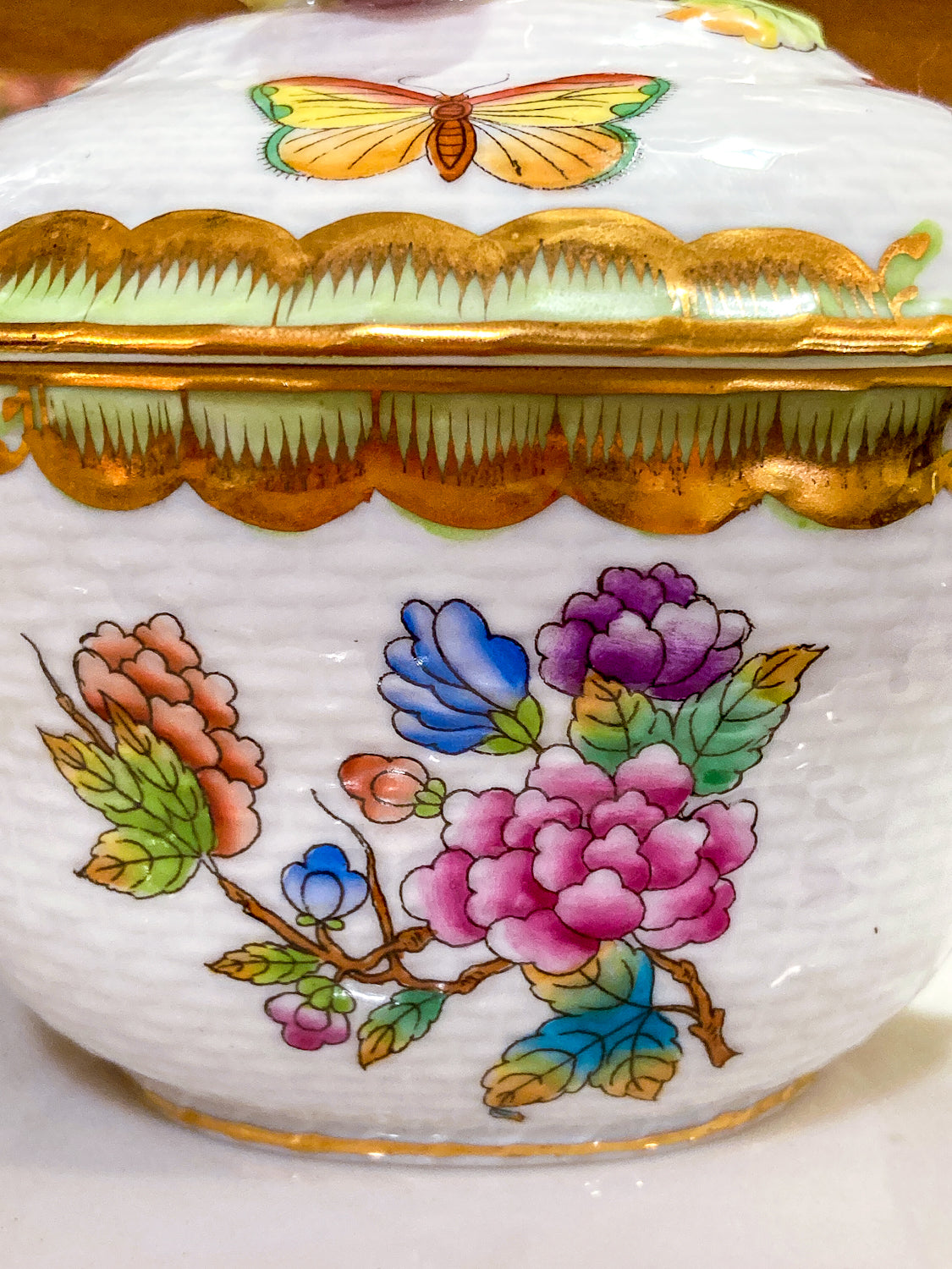 Miniature Queen Victoria Pattern Herend Hand Painted Porcelain Bonbonniere Jar