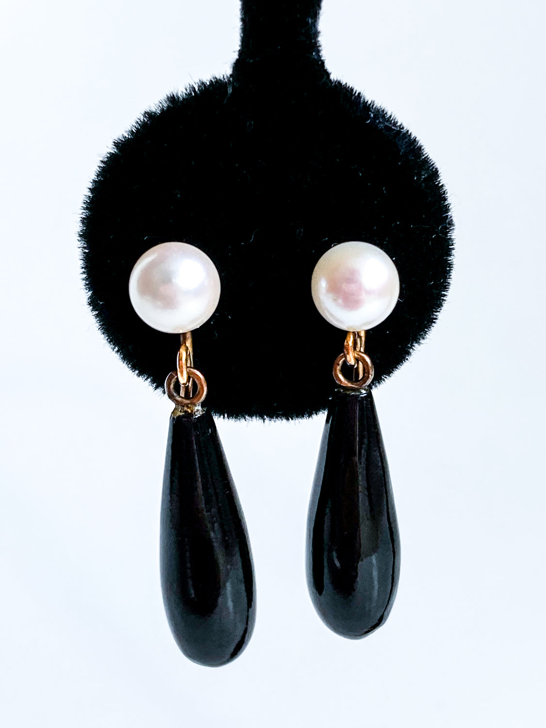 Vintage 12K Gold Filled Pearl Black Tear Drop Dangle Screwback Earrings