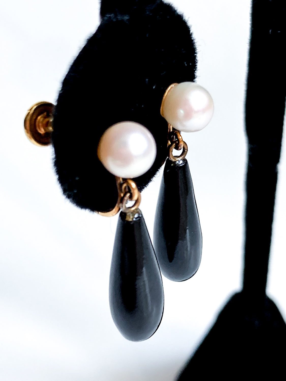 Vintage 12K Gold Filled Pearl Black Tear Drop Dangle Screwback Earrings