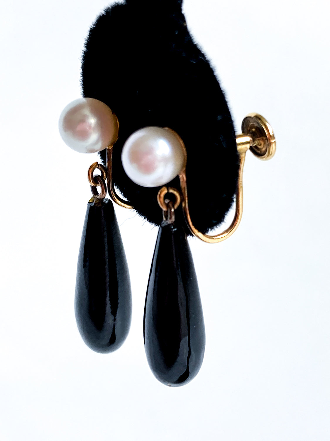 Vintage 12K Gold Filled Pearl Black Tear Drop Dangle Screwback Earrings