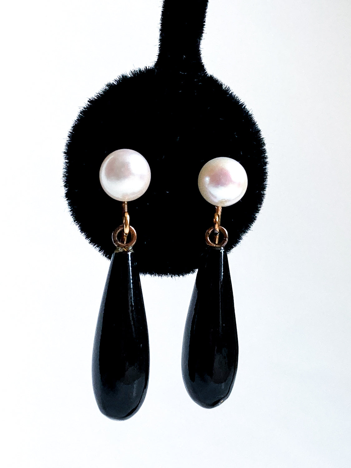 Vintage 12K Gold Filled Pearl Black Tear Drop Dangle Screwback Earrings