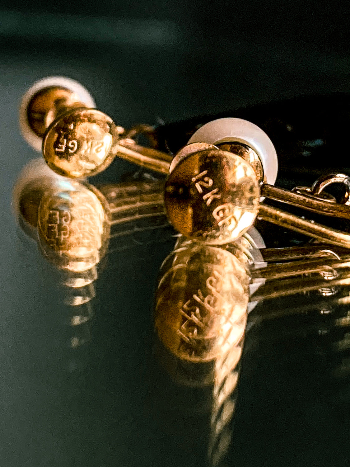 Vintage 12K Gold Filled Pearl Black Tear Drop Dangle Screwback Earrings