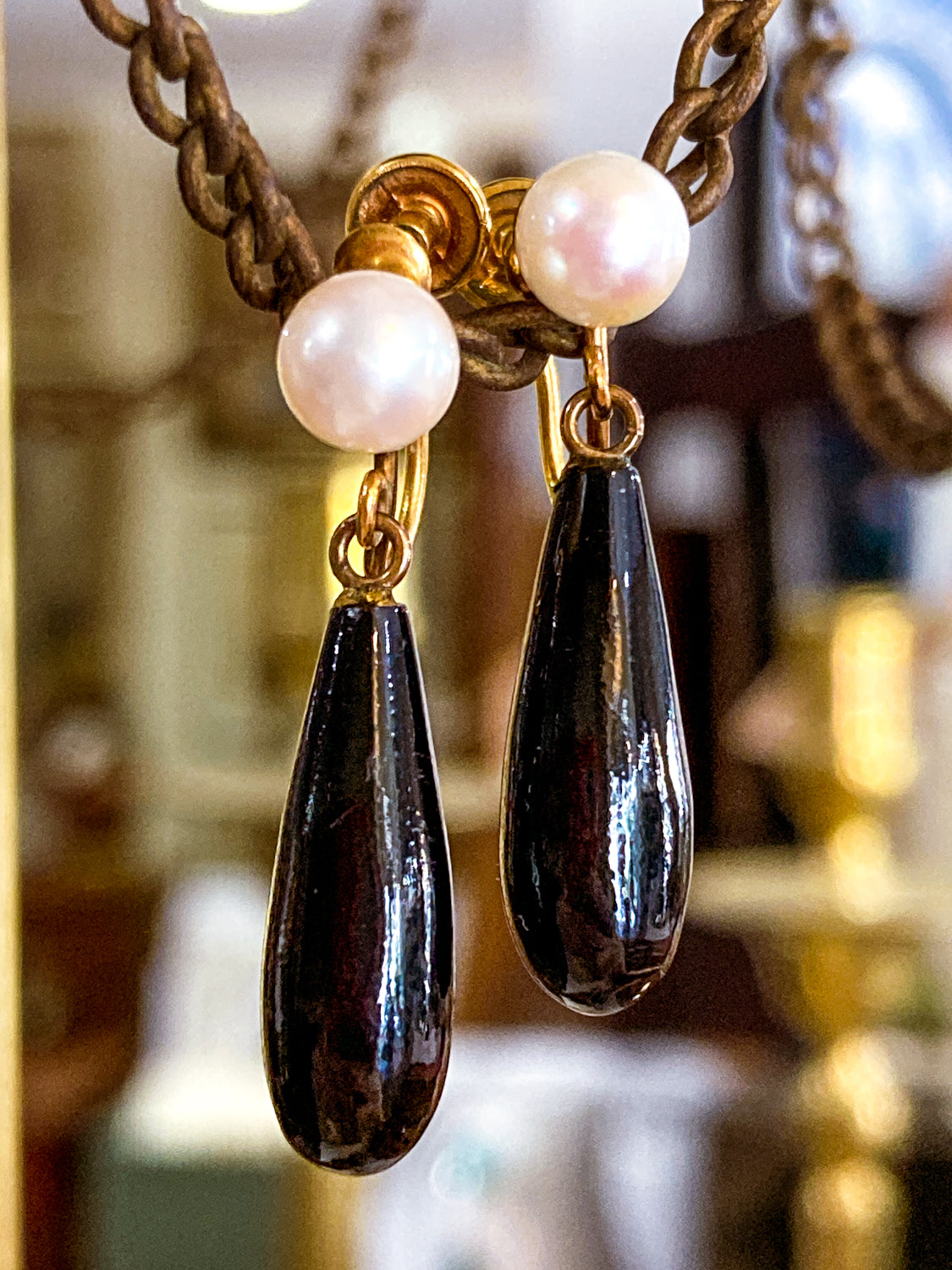 Vintage 12K Gold Filled Pearl Black Tear Drop Dangle Screwback Earrings