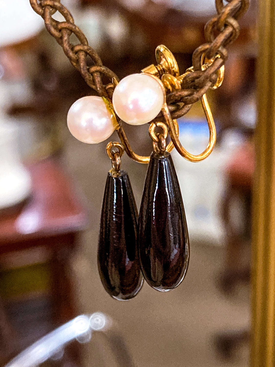 Vintage 12K Gold Filled Pearl Black Tear Drop Dangle Screwback Earrings