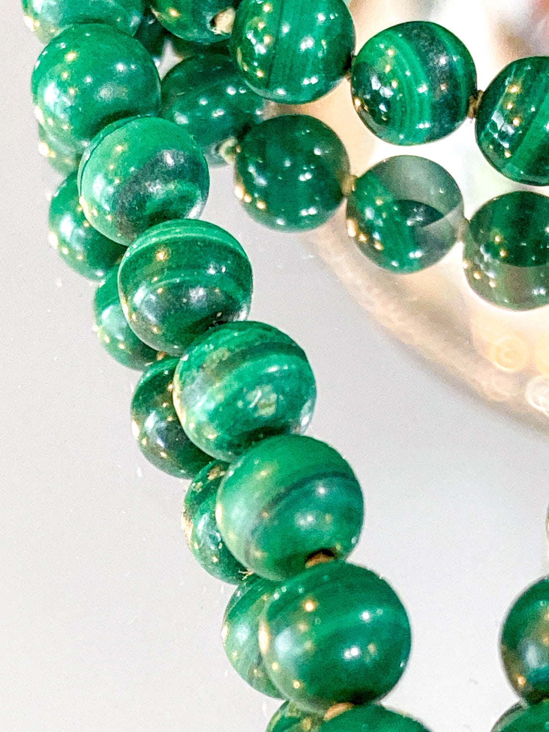 Vintage 14K Yellow Gold Green Malachite Bead Carved Pendant Necklace