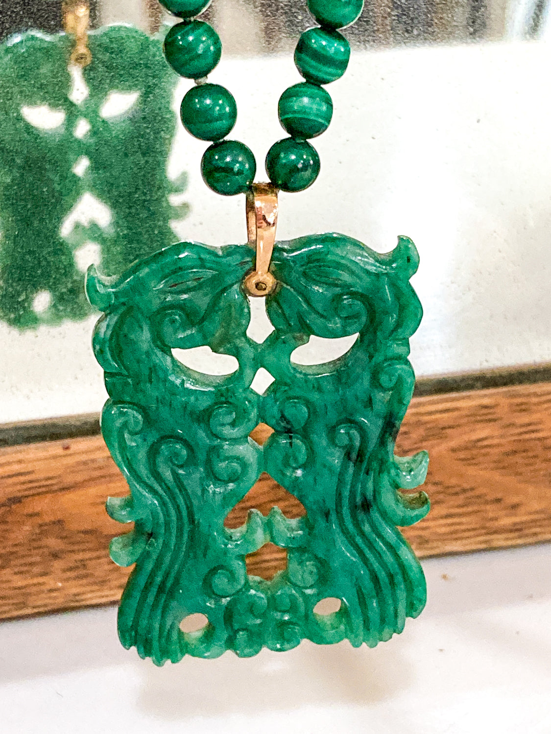 Vintage 14K Yellow Gold Green Malachite Bead Carved Pendant Necklace