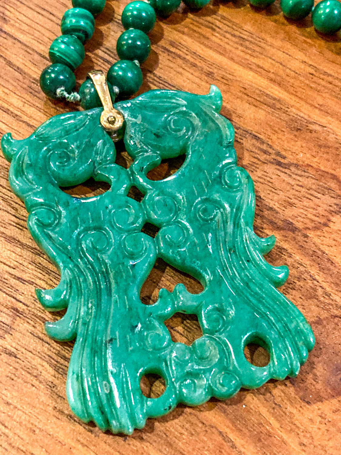 Vintage 14K Yellow Gold Green Malachite Bead Carved Pendant Necklace