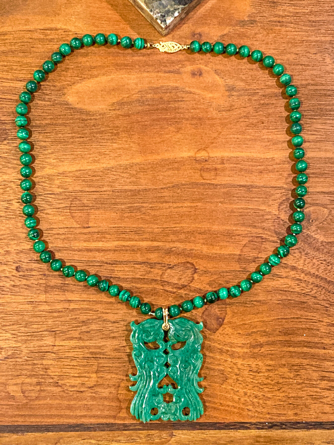 Vintage 14K Yellow Gold Green Malachite Bead Carved Pendant Necklace