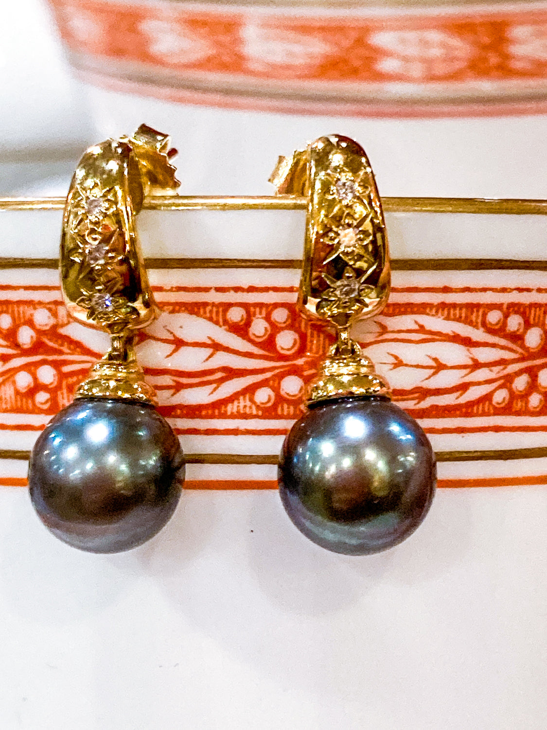 Vintage 18K Yellow Gold Triple Diamond Black Pearl Dangle Earrings