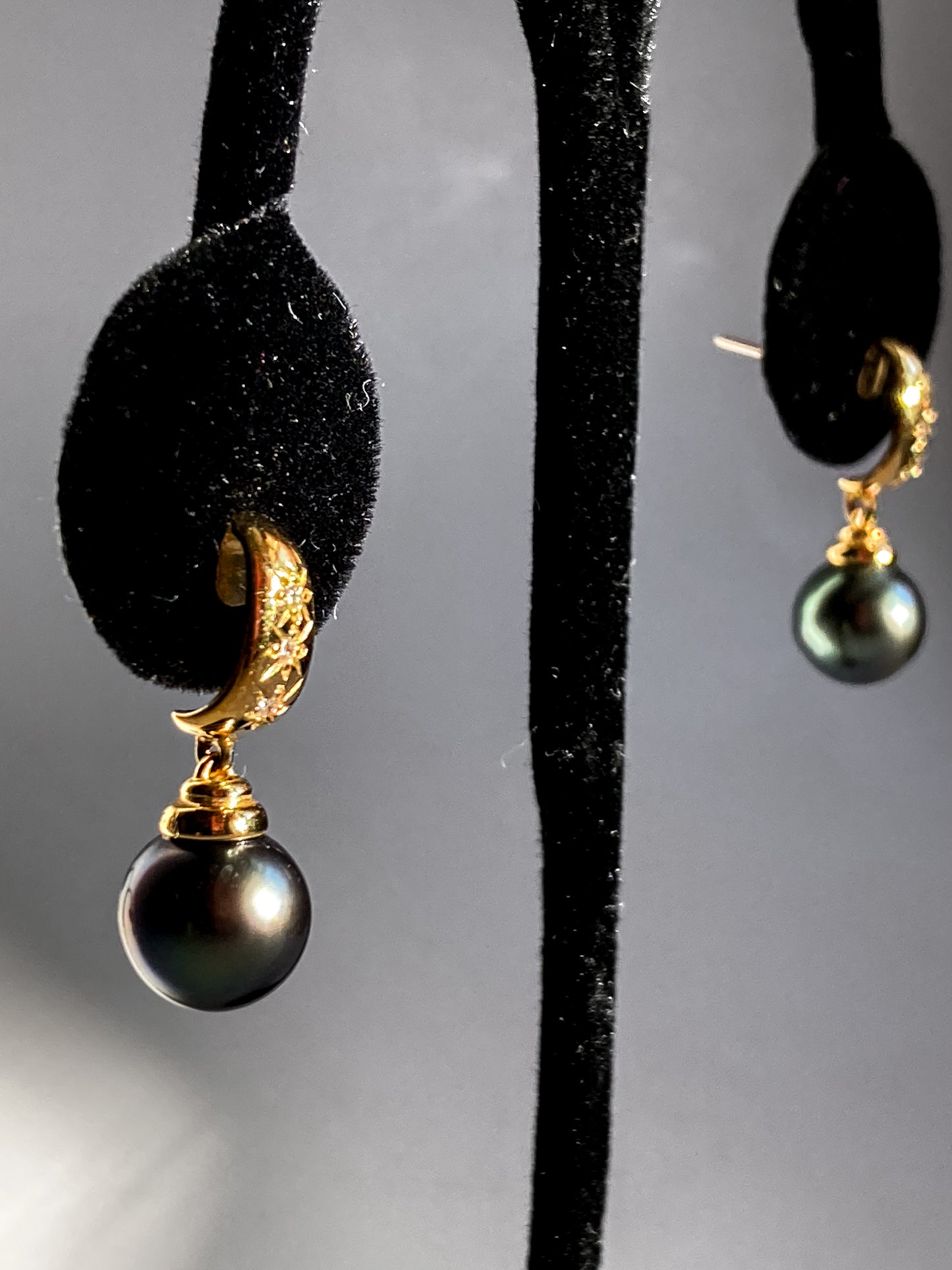 Vintage 18K Yellow Gold Triple Diamond Black Pearl Dangle Earrings