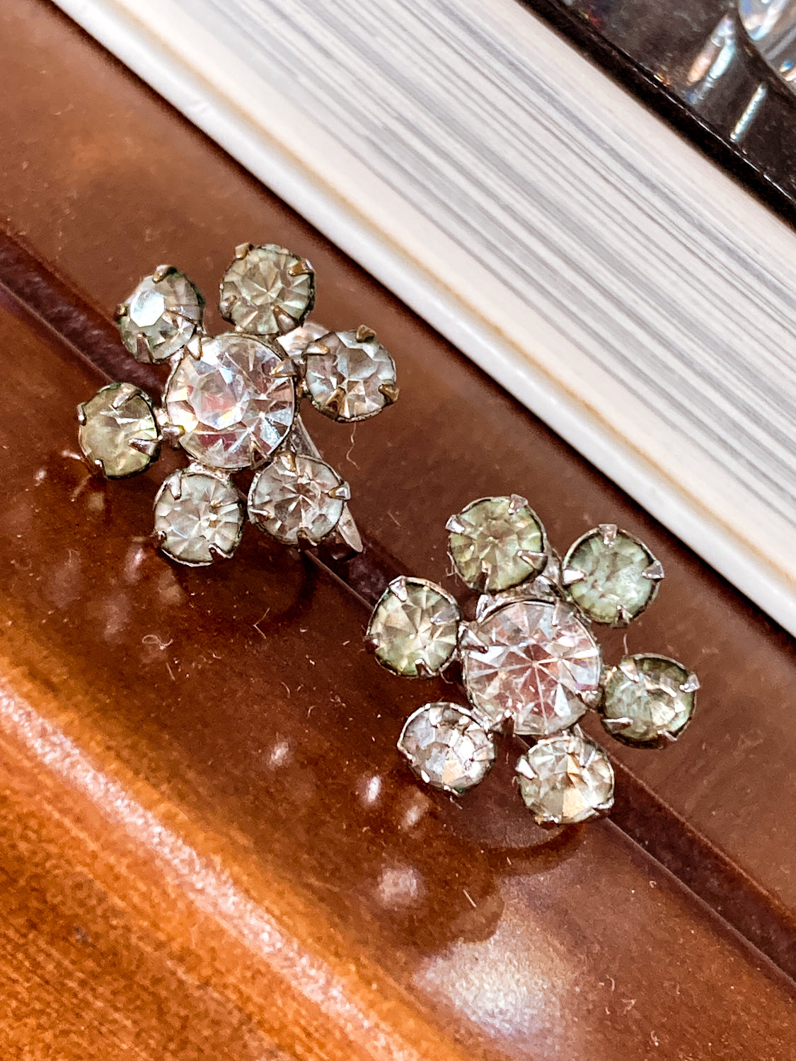 Vintage Clear Rhinestone Filigree Brooch Pendant Screw-On Earring Set Original Box