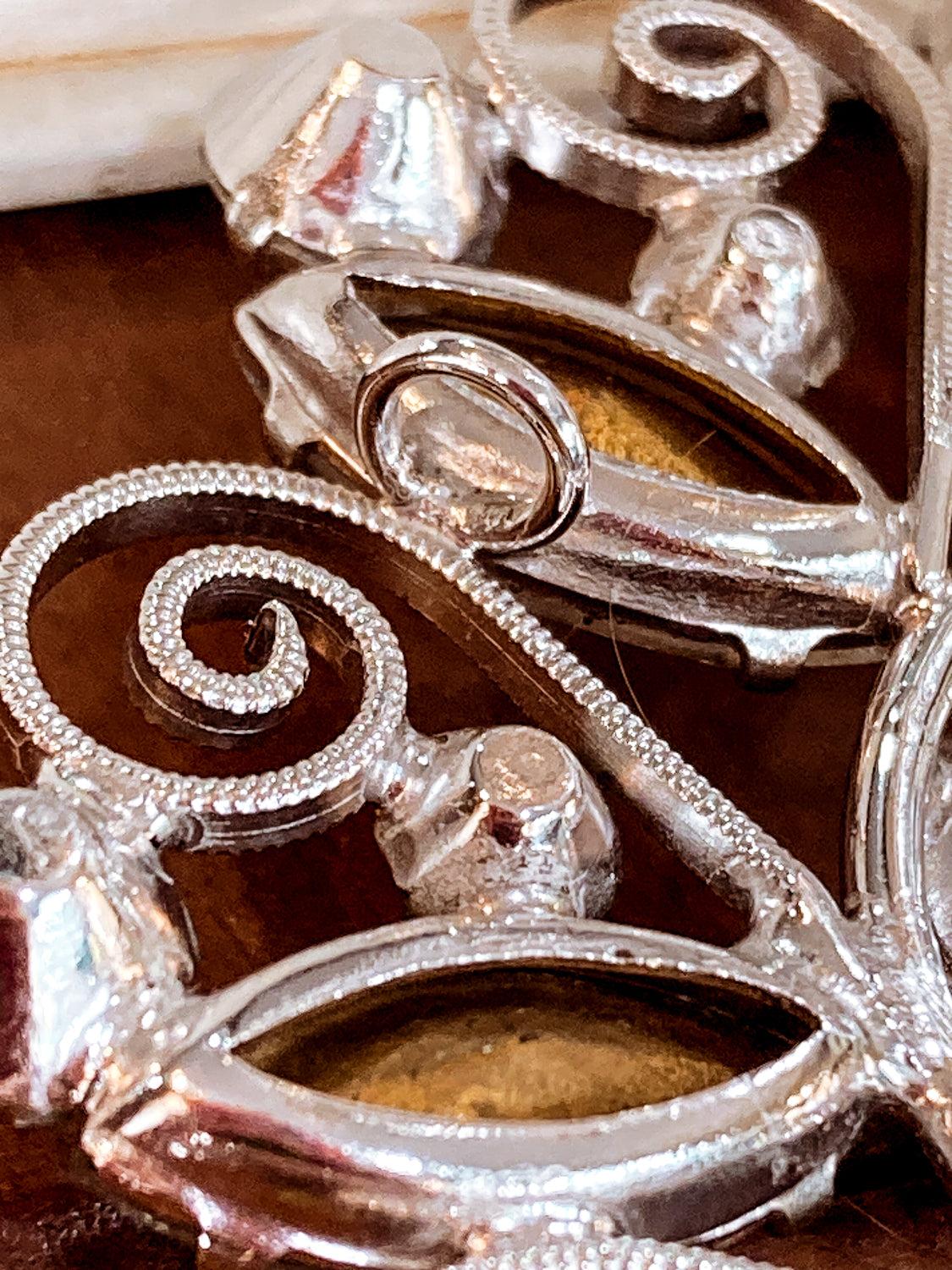 Vintage Clear Rhinestone Filigree Brooch Pendant Screw-On Earring Set Original Box
