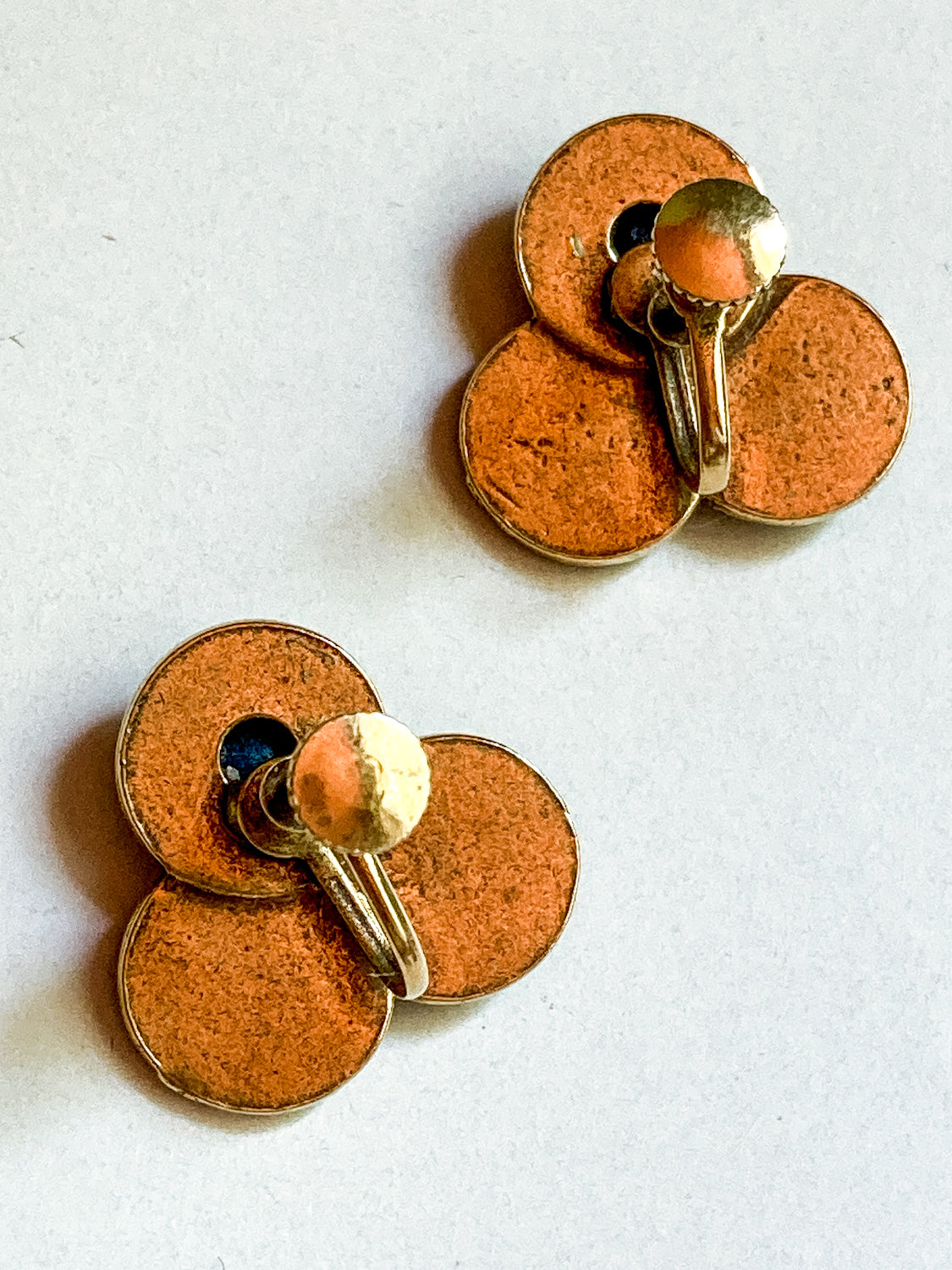 Vintage Gold Tone Lucky Charm Heart Shamrock Lapis Screwback Earrings back