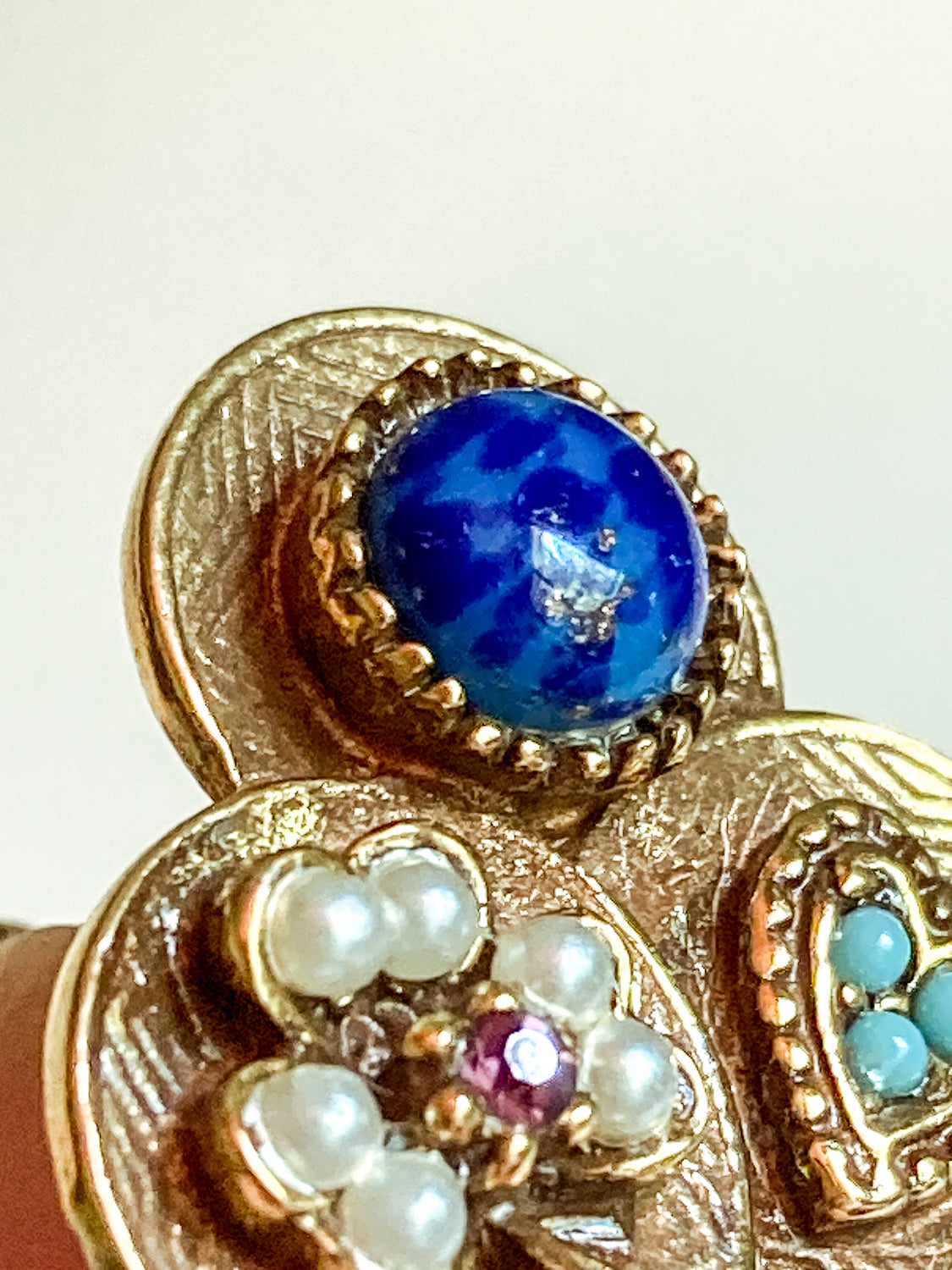 Vintage Gold Tone Lucky Charm Heart Shamrock Lapis Screwback Earrings
